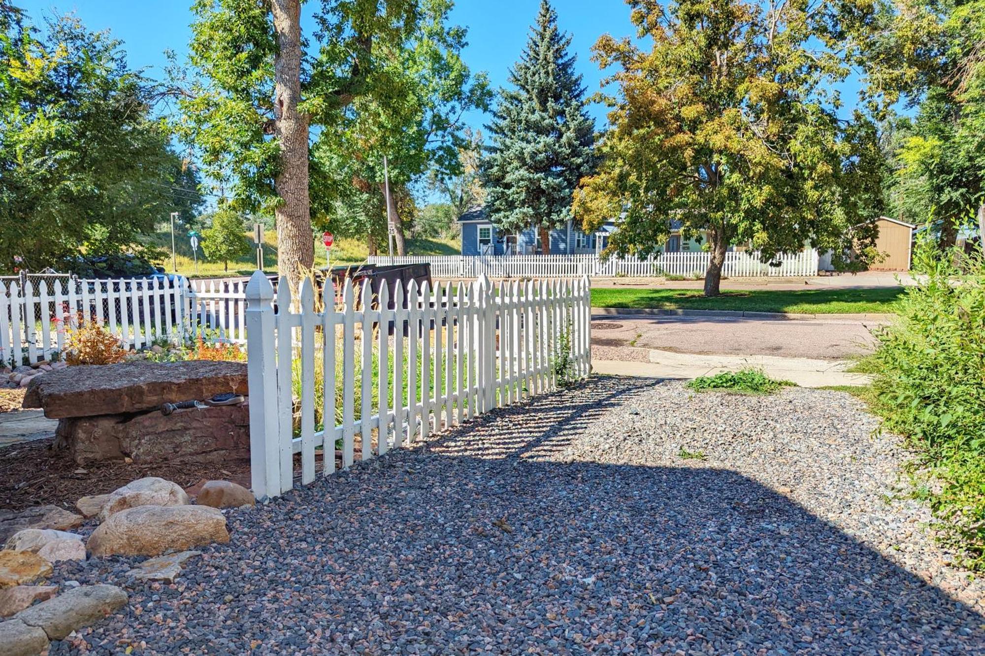 Cute Cozy Bungalow 0.5 Miles From Downtown. Fire Pit And Bbq Grill In Fully-Fenced Backyard! Villa Colorado Springs Exterior photo