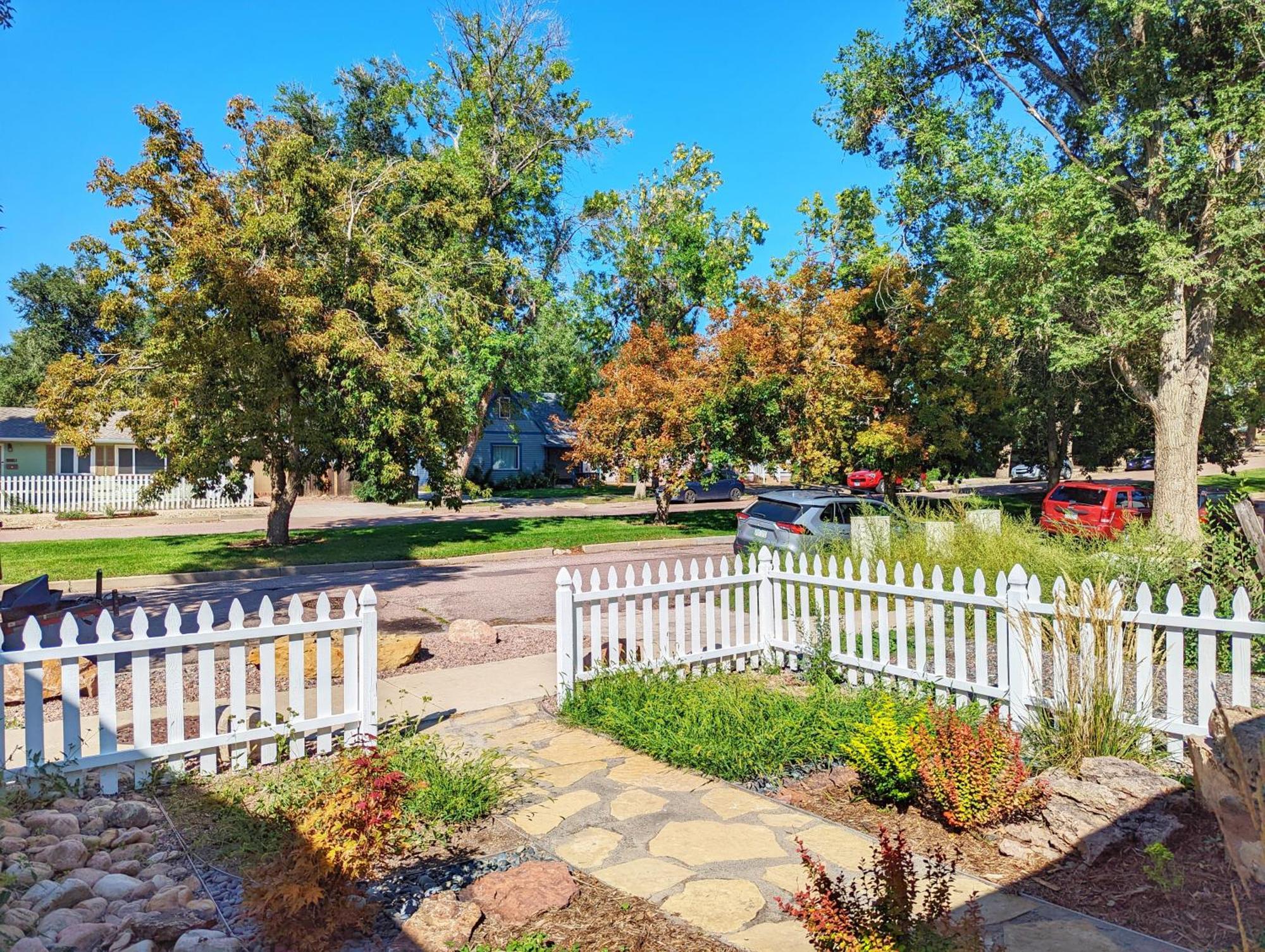 Cute Cozy Bungalow 0.5 Miles From Downtown. Fire Pit And Bbq Grill In Fully-Fenced Backyard! Villa Colorado Springs Exterior photo